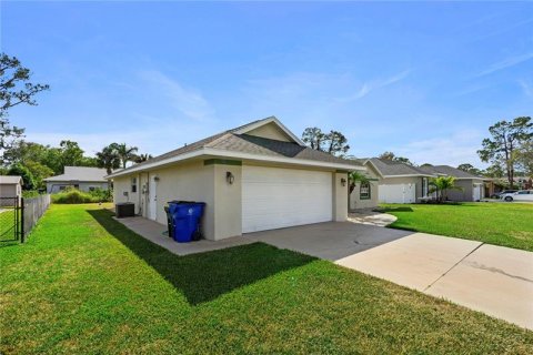 House in Sebring, Florida 4 bedrooms, 155.43 sq.m. № 296986 - photo 2