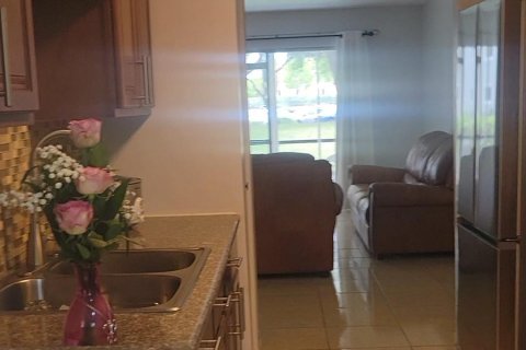 Condo in Pembroke Pines, Florida, 2 bedrooms  № 1182532 - photo 10