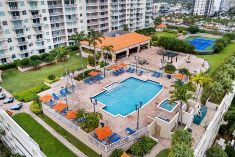 Condominio en venta en Fort Lauderdale, Florida, 1 dormitorio, 75.72 m2 № 1182533 - foto 9