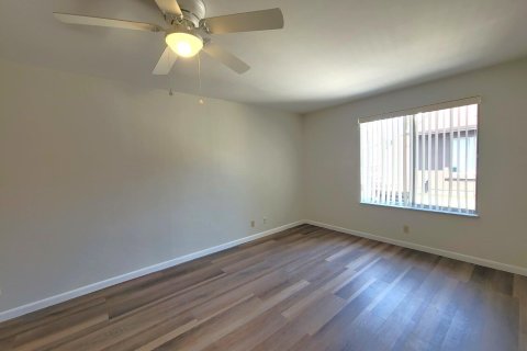 Condo in West Palm Beach, Florida, 2 bedrooms  № 1182488 - photo 11