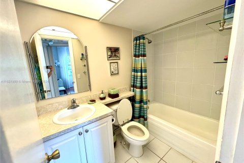 Condo in Sunrise, Florida, 2 bedrooms  № 1292481 - photo 3