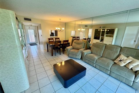 Condo in Sunrise, Florida, 2 bedrooms  № 1292481 - photo 9