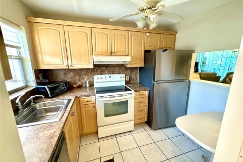 Condo in Sunrise, Florida, 2 bedrooms  № 1292481 - photo 10