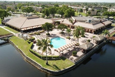 Condo in Sunrise, Florida, 2 bedrooms  № 1292481 - photo 1