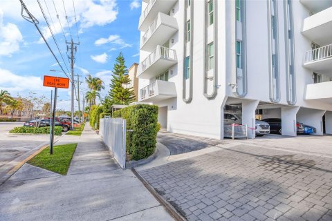 Condominio en venta en Miami Beach, Florida, 1 dormitorio, 83.61 m2 № 1271919 - foto 1