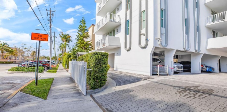 Condominio en Miami Beach, Florida, 1 dormitorio  № 1271919