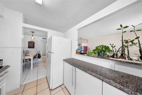 Condominio en venta en Miami Beach, Florida, 1 dormitorio, 83.61 m2 № 1271919 - foto 11