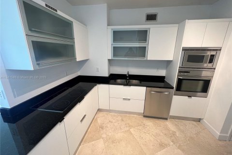 Condo in Miami Beach, Florida, 2 bedrooms  № 310905 - photo 26