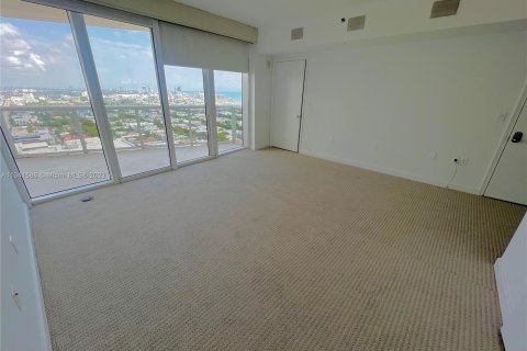 Condo in Miami Beach, Florida, 2 bedrooms  № 310905 - photo 22