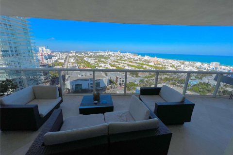 Condo in Miami Beach, Florida, 2 bedrooms  № 310905 - photo 7