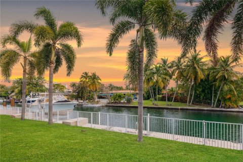 Купить виллу или дом в Норт-Майами, Флорида 5 спален, 255.95м2, № 1004493 - фото 21