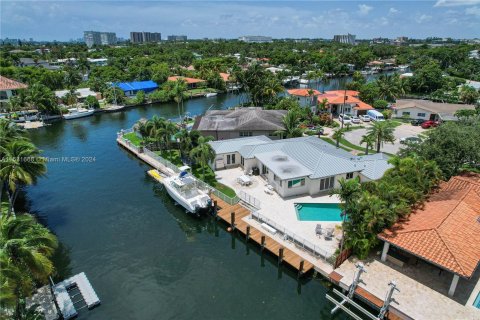 Villa ou maison à vendre à North Miami, Floride: 5 chambres, 255.95 m2 № 1004493 - photo 24