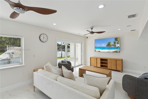 Купить виллу или дом в Норт-Майами, Флорида 5 спален, 255.95м2, № 1004493 - фото 8