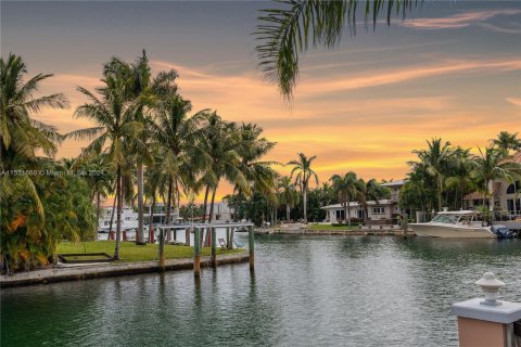 Villa ou maison à vendre à North Miami, Floride: 5 chambres, 255.95 m2 № 1004493 - photo 22