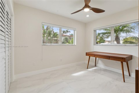 House in North Miami, Florida 5 bedrooms, 255.95 sq.m. № 1004493 - photo 17