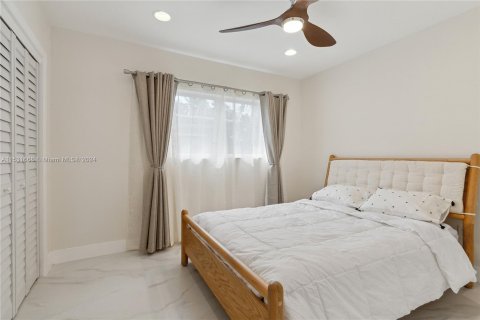 Casa en venta en North Miami, Florida, 5 dormitorios, 255.95 m2 № 1004493 - foto 14