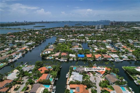 Villa ou maison à vendre à North Miami, Floride: 5 chambres, 255.95 m2 № 1004493 - photo 26