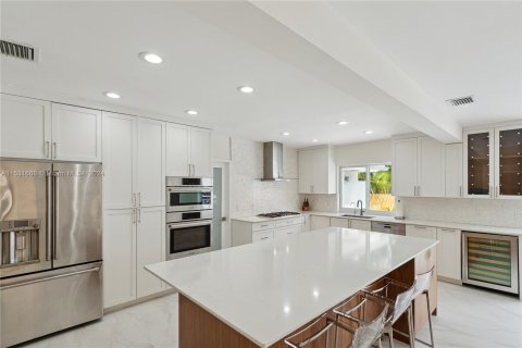 Casa en venta en North Miami, Florida, 5 dormitorios, 255.95 m2 № 1004493 - foto 4