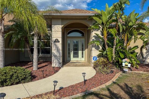 Casa en venta en Punta Gorda, Florida, 4 dormitorios № 1232493 - foto 1