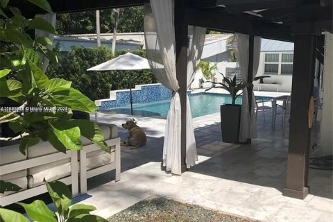 Villa ou maison à vendre à Miami, Floride: 4 chambres, 250.93 m2 № 1370906 - photo 13