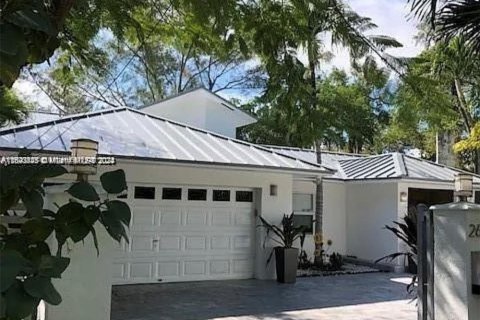 House in Miami, Florida 4 bedrooms, 250.93 sq.m. № 1370906 - photo 1