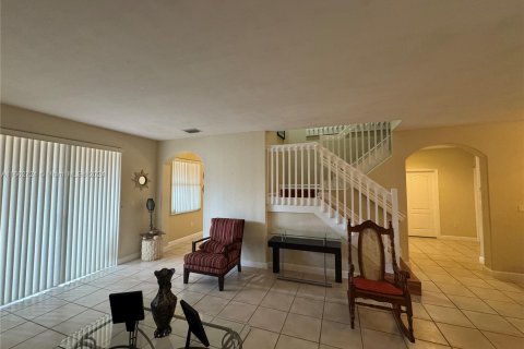 House in Miami, Florida 5 bedrooms, 278.8 sq.m. № 1370907 - photo 20