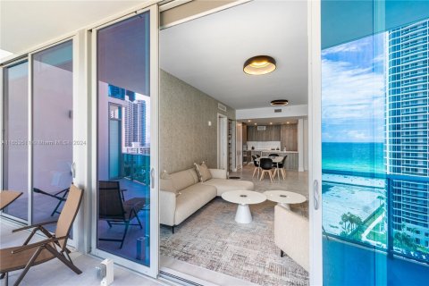 Condo in Sunny Isles Beach, Florida, 2 bedrooms  № 1348204 - photo 18