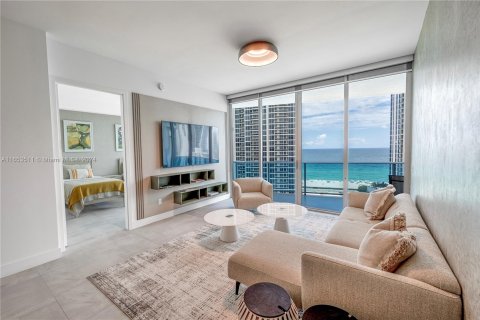 Copropriété à louer à Sunny Isles Beach, Floride: 2 chambres, 126.44 m2 № 1348204 - photo 1