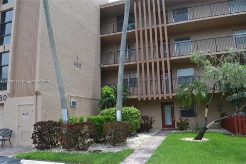 Condo in Margate, Florida, 1 bedroom  № 1347785 - photo 1