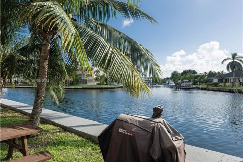 Condo in Hallandale Beach, Florida, 2 bedrooms  № 1293024 - photo 27