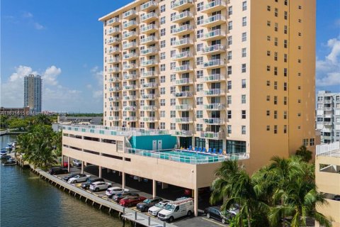 Copropriété à vendre à Hallandale Beach, Floride: 2 chambres, 106.74 m2 № 1293024 - photo 21