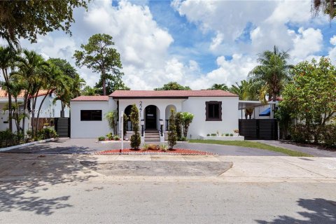 House in Miami, Florida 3 bedrooms, 168.9 sq.m. № 1234930 - photo 2