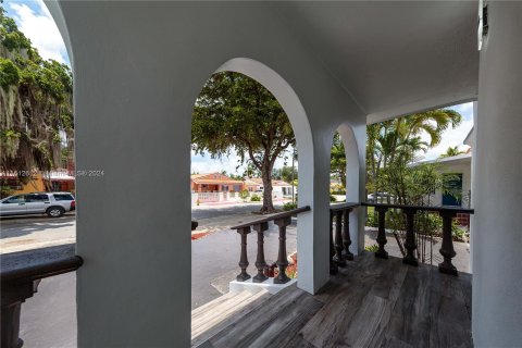 House in Miami, Florida 3 bedrooms, 168.9 sq.m. № 1234930 - photo 5