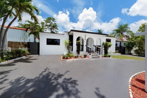 House in Miami, Florida 3 bedrooms, 168.9 sq.m. № 1234930 - photo 4