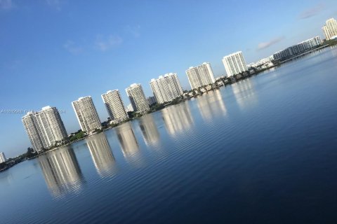 Condo in Sunny Isles Beach, Florida, 1 bedroom  № 1234890 - photo 11