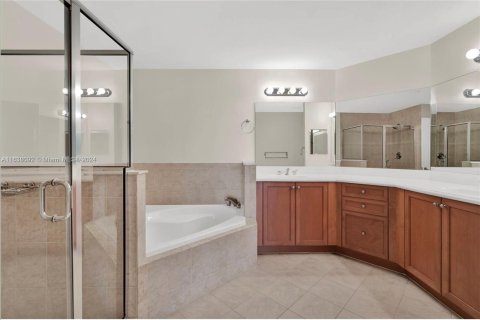 Condo in Miami, Florida, 3 bedrooms  № 1310239 - photo 8