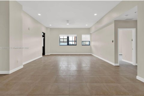 Condo in Miami, Florida, 3 bedrooms  № 1310239 - photo 2