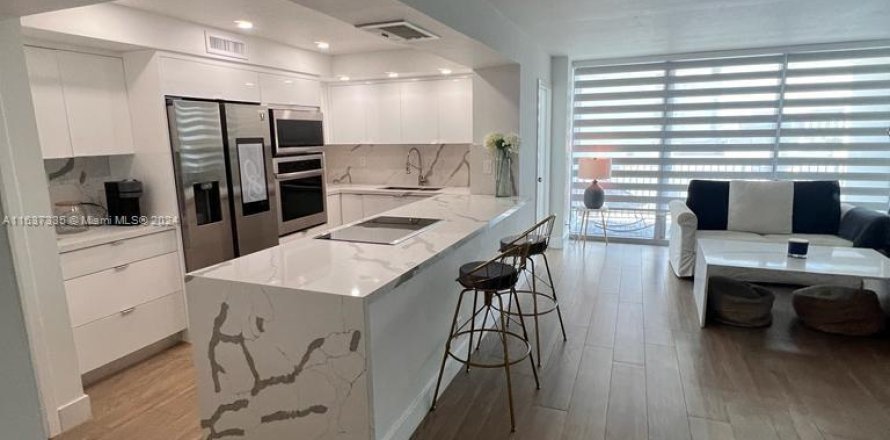 Condominio en Miami Beach, Florida, 2 dormitorios  № 1310187