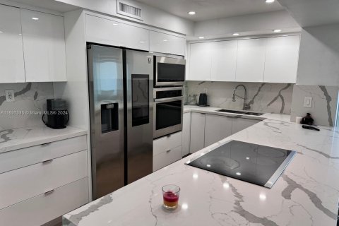 Condominio en venta en Miami Beach, Florida, 2 dormitorios, 104.24 m2 № 1310187 - foto 11