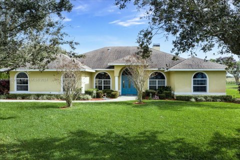 House in Lake Placid, Florida 4 bedrooms, 257.15 sq.m. № 969856 - photo 1