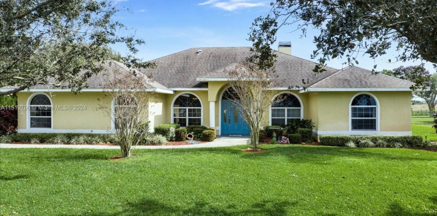 Casa en Lake Placid, Florida 4 dormitorios, 257.15 m2 № 969856