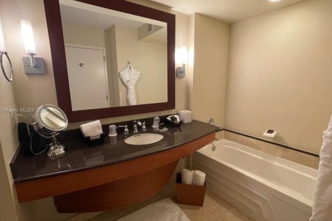 Condo in Sunny Isles Beach, Florida, 1 bedroom  № 1177606 - photo 6