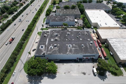 Propiedad comercial en venta en Miami Gardens, Florida № 1177609 - foto 3