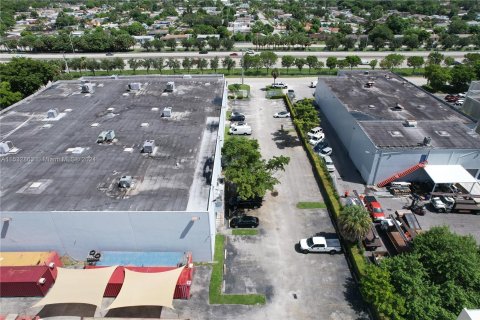 Propiedad comercial en venta en Miami Gardens, Florida № 1177609 - foto 10