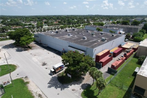 Propiedad comercial en venta en Miami Gardens, Florida № 1177609 - foto 9