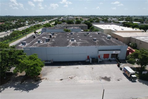 Propiedad comercial en venta en Miami Gardens, Florida № 1177609 - foto 8