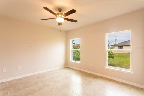 House in Lehigh Acres, Florida 4 bedrooms, 167.5 sq.m. № 1359227 - photo 8