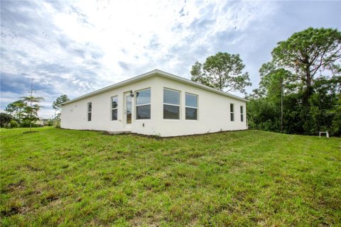 House in Lehigh Acres, Florida 4 bedrooms, 167.5 sq.m. № 1359227 - photo 24