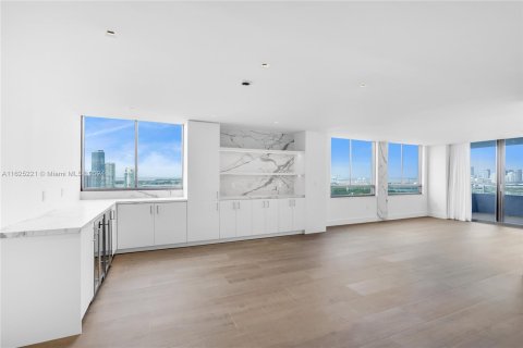 Condominio en venta en Miami Beach, Florida, 2 dormitorios, 128.58 m2 № 1280857 - foto 1