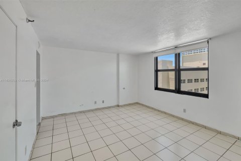 Condo in Miami Beach, Florida, 1 bedroom  № 1280858 - photo 22